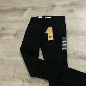 Women’s mid rise Levi’s skinny jeans